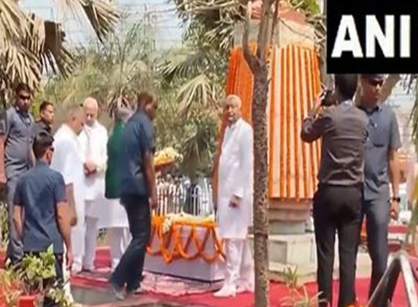 India News | Bihar Governor Arif Mohammad Khan, CM Nitish Kumar Pay Tribute to Bhagat Singh