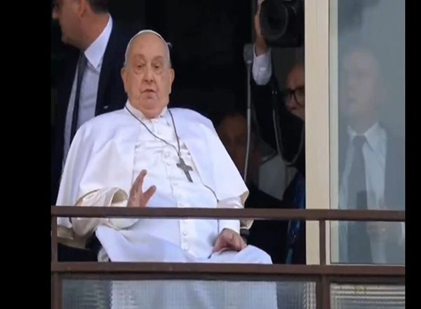 World News | Pope Francis Makes First Public Appearance Since Being Hospitalised Five Weeks Ago