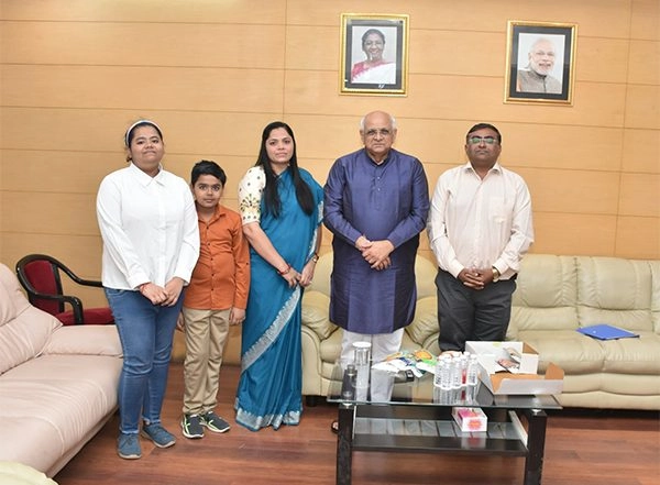 India News | Gujarat CM Bhupendra Patel Meets 'Khichdi King' Jagdishbhai Jethva