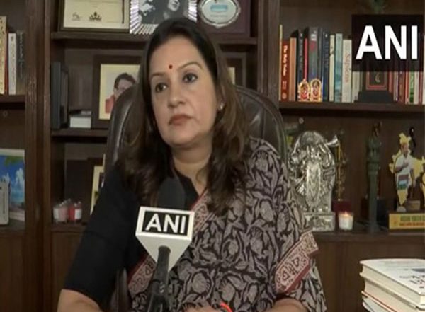 India News | Ignited Fire in Nagpur, Now Doing It in Mumbai: UBT Sena MP Priyanka Chaturvedi Attacks Mahayuti After Vandalism of Comedy Club
