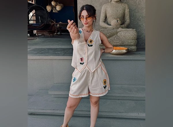Entertainment News | In Pics: Check out How Dhvani Bhanushali Celebrates Her 'Birthday Weekend'