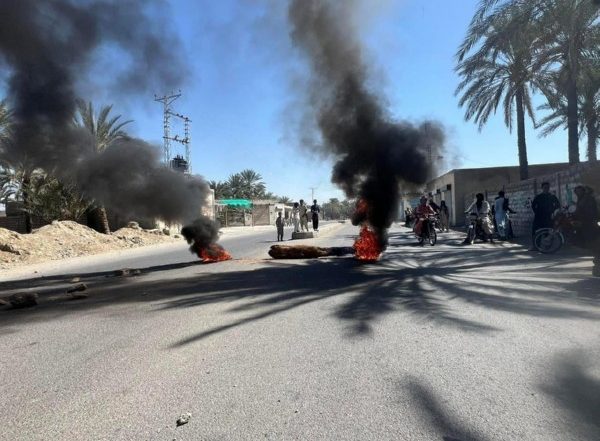 World News | Pakistan: Police Use Tear Gas to Disperse Protesters in Balochistan's Panjgur as Shutter-down Strike Enters Third Day