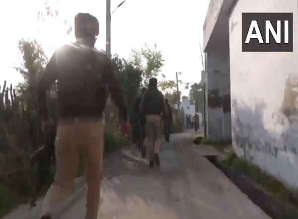 India News | Jammu and Kashmir: Security Forces Extend Cordon and Search Operation in Saniyal Hiranagar