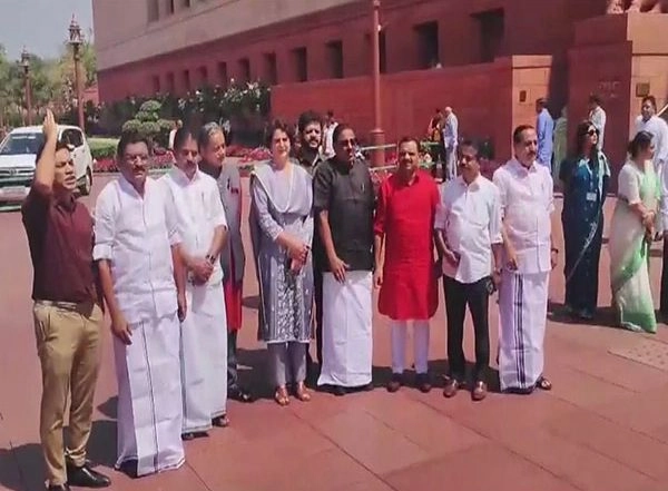India News | Kerala MPs, Including Priyanka Gandhi Protest Outside Parliament over MNREGA Issue