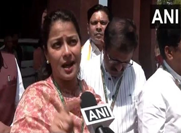 India News | Congress MP Praniti Shinde Attacks Centre, Maharashtra Govt over Farmers Issue