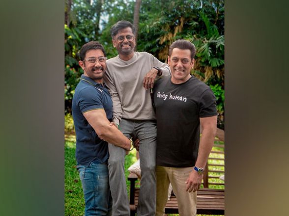 Aamir Khan and Salman Khan Promote 'Sikandar' in 'Andaz Apna Apna' Style - Watch Video