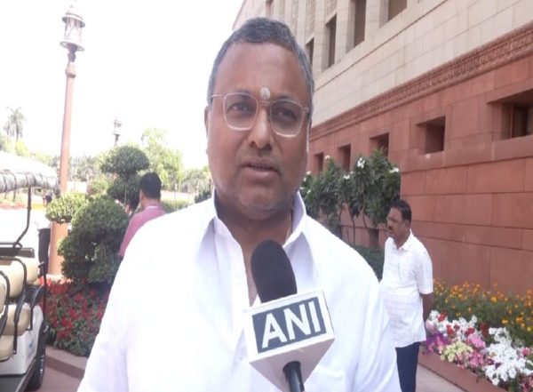 India News | Karti Chidambaram Slams CM Yogi over Three-language Policy, Urges Him to Teach Southern Languages in UP