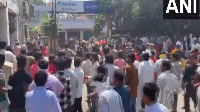 India News | Violence Erupts Outside Residence of SP MP Ramji Lal Suman in Agra over His Statement on Rana Sanga