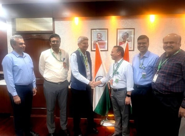 India News | Defence Ministry Inks Rs 6,900 Crore Contracts for 155mm/52 Calibre Advanced Towed Artillery Gun Systems