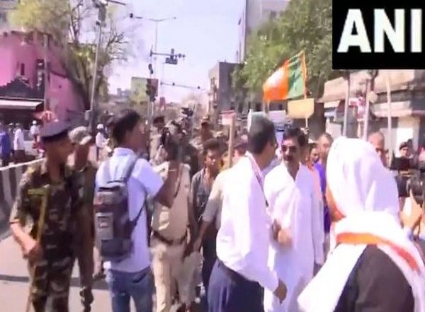 India News | Ranchi: Police Detain BJP Leaders Protesting Against Murder of Anil Tiger