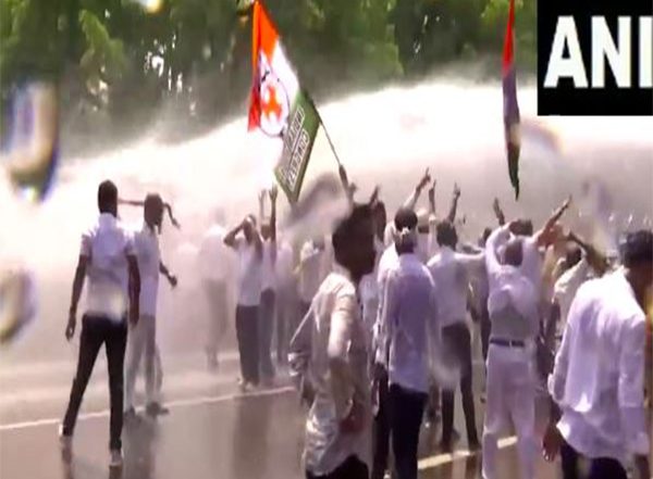 India News | Protest Turns Violent, Police Resort to Lathi-charge on Odisha Congress Workers in Bhubaneswar