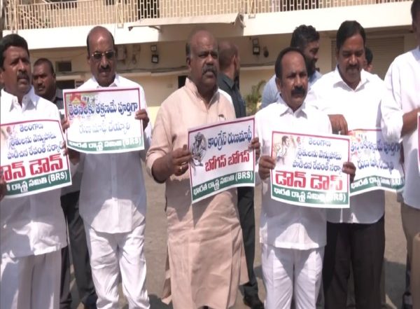 India News | BRS MLCs Stage Protest in Telangana Legislative Council Against Congress Govt over Farmer's Loan Waiver