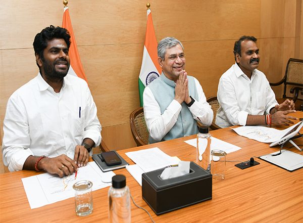 India News | Tamil Nadu BJP Chief Annamalai Meets Union Minister Ashwini Vaishnaw, Announces New Train Service