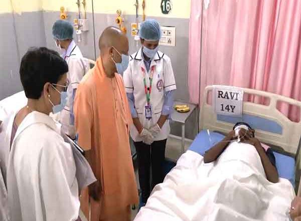 India News | Uttar Pradesh CM Yogi Adityanath Meets Children Affected by Food Poisoning in Lucknow