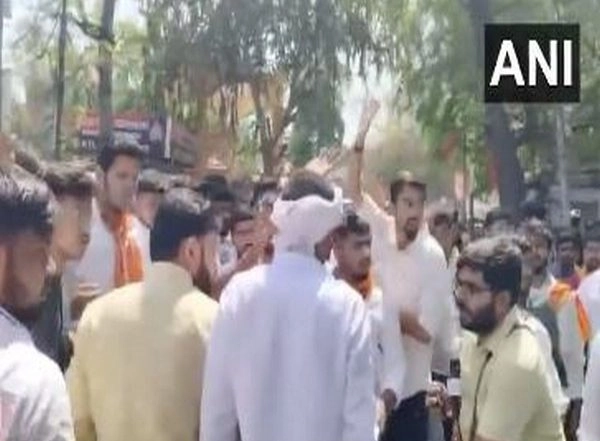 India News | Members of ABVP Lucknow Hold Protest Against Samajwadi Party over MP Ramji Lal Suman's Statement