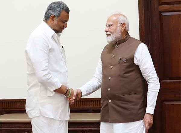 India News | Congress MP Karti Chidambaram Meets PM Modi, Raises Concern over Menace of Stray Dog