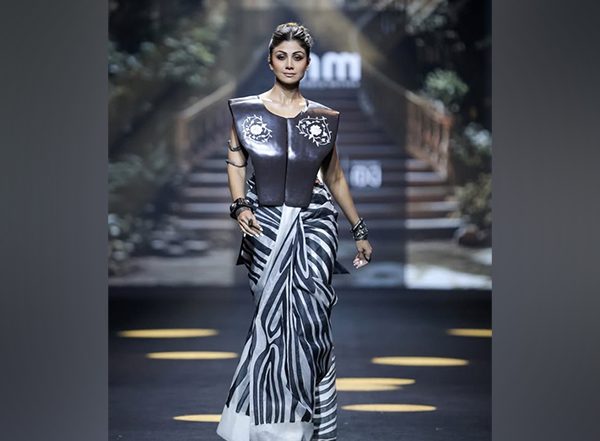 Entertainment News | Shilpa Shetty Slays Ramp Walk in Stylish Black & White Saree at Lakme Fashion Week X FDCI