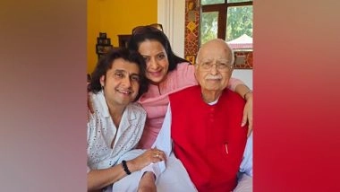 Entertainment News | Sonu Nigam Meets Veteran BJP Leader LK Advani, His Daughter Pratibha, Bonds with Them over 'Sindhi Kadhi'
