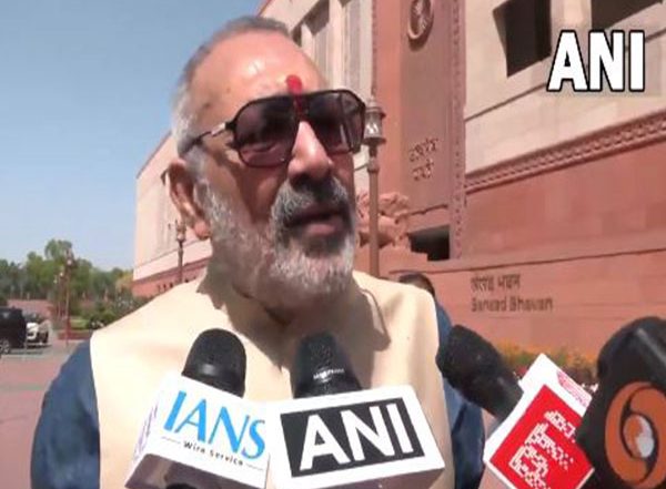 India News | Mamata Banerjee and 'tukde-tukde Gang' Go Abroad, Insult India, This is Unfortunate: Giriraj Singh