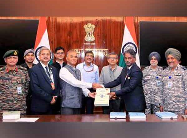 India News | Defence Ministry Signs Contract for Wet Leasing of KC-135 Mid-air Refueller Aircraft