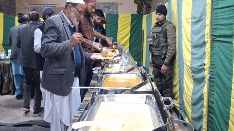 India News | Indian Army's Mendher Battalion Organises Iftar for Civilian Communities in Poonch