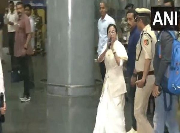 India News | West Bengal CM Mamata Banerjee Arrives in Kolkata After 6-day Visit to London