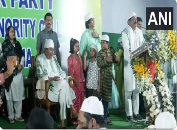 India News | Naveen Patnaik Attends Iftar Party in Bhubaneswar