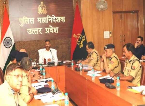 India News | Uttar Pradesh DGP Prashant Kumar Holds Review Meeting in View of the Upcoming Festivals