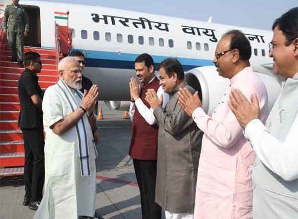 India News | Gadkari, Fadnavis Recieve PM Modi at Nagpur Airport