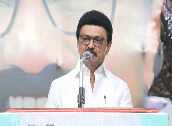 India News | MK Stalin Partakes in Ramzan Festivities; 2,500 People Recieved Gifts