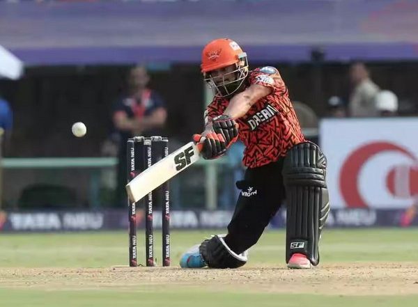 Sports News | IPL 2025: Aniket's Resillient Fifty Stands out as Starc's Fifer Wipes out SRH for 163 Against DCIPL 2025: Aniket's Resillient Fifty Stands out as Starc's Fifer Wipes out SRH for 163 Against DC