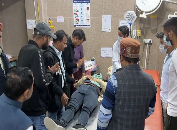 India News | Himachal Pradesh: 6 Dead, 5 Injured as Tree Falls Near Gurdwara Manikaran Sahib in Kullu