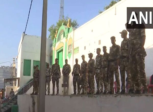 India News | UP: Security Heightened in Sambhal on Eid-Ul-Fitr, Personnel Deployed Outside Shahi Jama Masjid