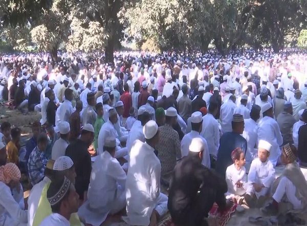 India News | 'Around 50,000 People Gathered at Shahi Eidgah to Offer Namaz': Sambhal DM Rajender Pensiya