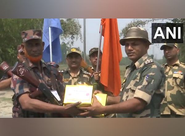 World News | West Bengal: BSF, BGB Exchange Sweets at India-Bangladesh Border on Eid-Ul-Fitr