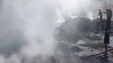 India News | Delhi: Fire Breaks out at Slipper and Shoe-cutting Waste Godown in Zakhira