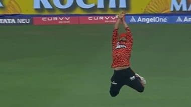 Abhinav Manohar Times His Jump to Perfection, Takes Superb Catch To Dismiss Yashasvi Jaiswal During SRH vs RR IPL 2025 Match (Watch Video)