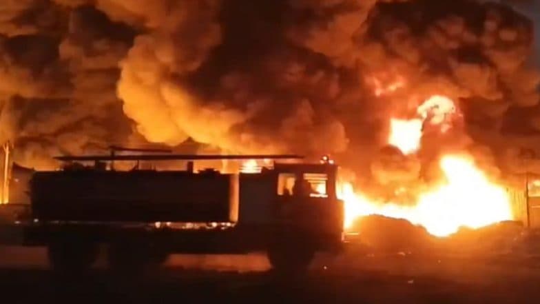 Bharuch Fire: Massive Blaze Erupts at Scrap Godown in Gujarat's Ankleshwar Area, Over 10 Fire Tenders Present To Control Fire (Watch Video)