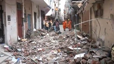 Delhi Building Collapse: Man Rescued After Portion of Building Collapses in Mahavir Enclave, Rescue Operation Underway (Watch Video)