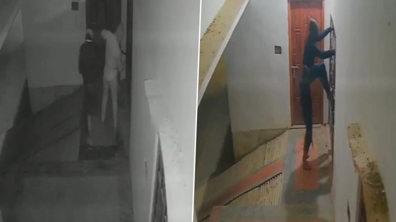 Live CCTV Camera Feed Helps Mumbai Man Thwart Robbery Attempt at His House in UP's Deoria, 3 Robbers Held (Watch Videos)