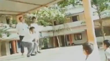 Vizianagaram: Frustrated Over Lack of Academic Improvement of Students’, School Headmaster Performs Sit-Ups To Teach Discipline to Them in Andhra Pradesh; Video Goes Viral