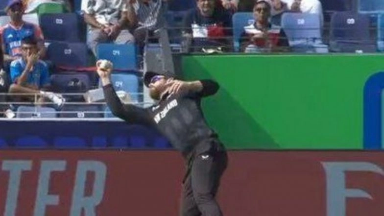 Kane Williamson Takes One-Handed Grab to Dismiss Axar Patel During IND vs NZ ICC Champions Trophy 2025 Match (Watch Video)