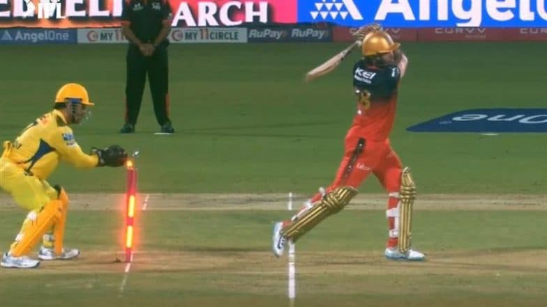 MS Dhoni Displays His Lightning-Quick Stumping Skills to Dismiss Phil Salt During CSK vs RCB IPL 2025 Match, Fans React