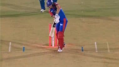 Nat Sciver-Brunt Cleans Up Delhi Capitals Captain Meg Lanning for Cheap Score During MI-W vs DC-W WPL 2025 Final (Watch Video)