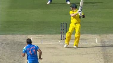 Steve Smith Wicket Video: Watch Mohammed Shami Castle Australia Captain During IND vs AUS ICC Champions Trophy 2025 Semi-Final Match