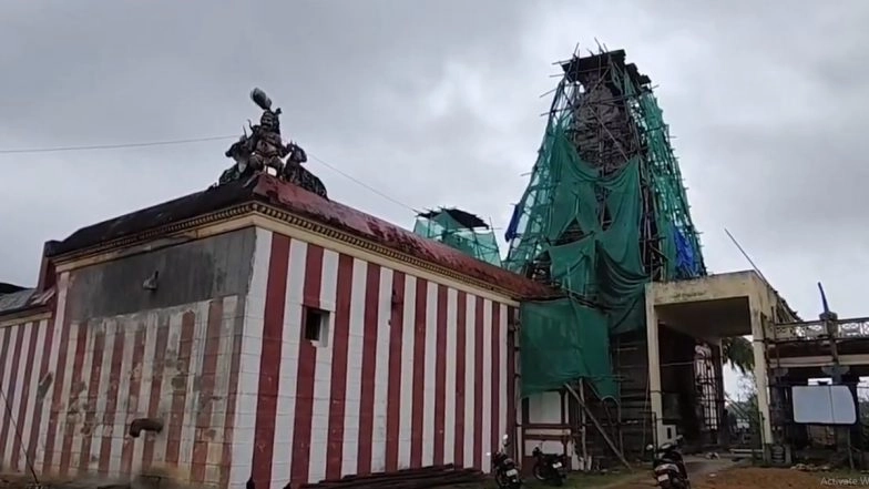 Sivagangai: Copper Wires Worth INR 1.5 Lakh Stolen From Gopuram of Surakudi Shiva Temple in Tamil Nadu (Watch Video)