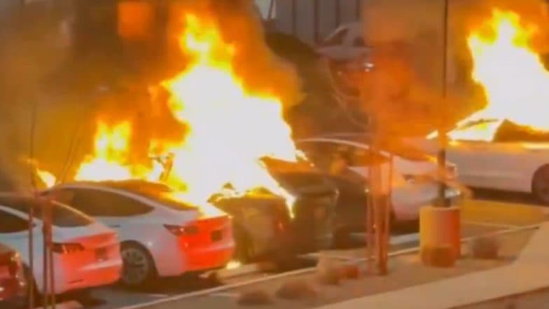 Tesla Cars on Fire in US Video: Man Sets Several Tesla Vehicles Ablaze at Tesla Service Centre in Las Vegas, Terrifying Video Surfaces