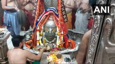 Rang Panchami 2025: Bhasma Aarti Performed at Ujjain’s Mahakaleshwar Temple in Madhya Pradesh by Offering Prayers to Lord Mahakal (Watch Video)