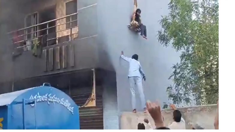 Telangana Fire: 3 Dead, 2 Injured After Massive Blaze Erupts at Kirana Shop Due to Short Circuit in Rangareddy’s Puppalguda (Watch Videos)