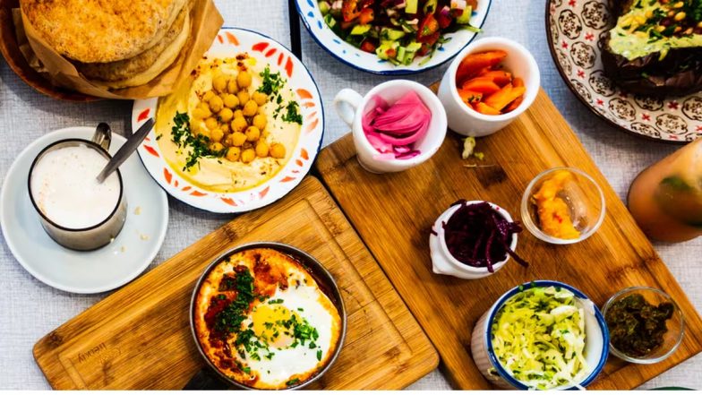 Service Charge on Food Bills: Delhi High Court Says ‘Restaurants Can’t Impose It, Customer Can Pay Voluntarily’